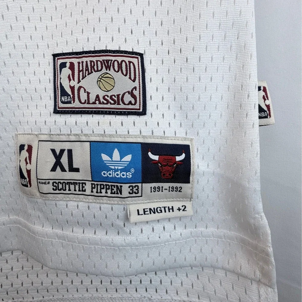 Adidas Hardwood Classics Scottie Pippen 33 Chicago Bulls Jersey XL White NBA